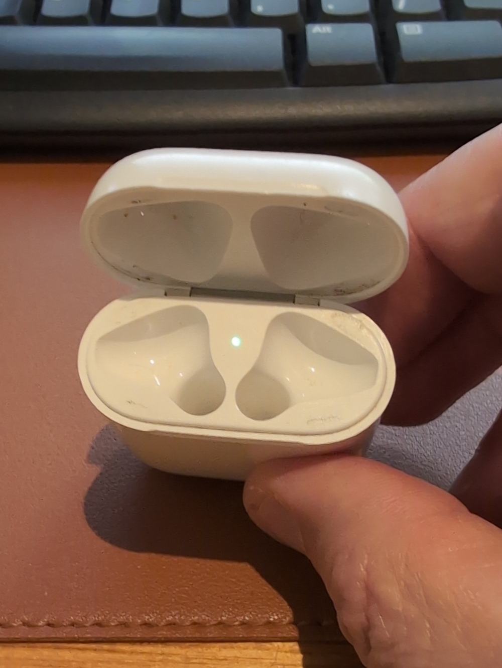 Apple A1602 White Wireless Air Podd Charging Case Only